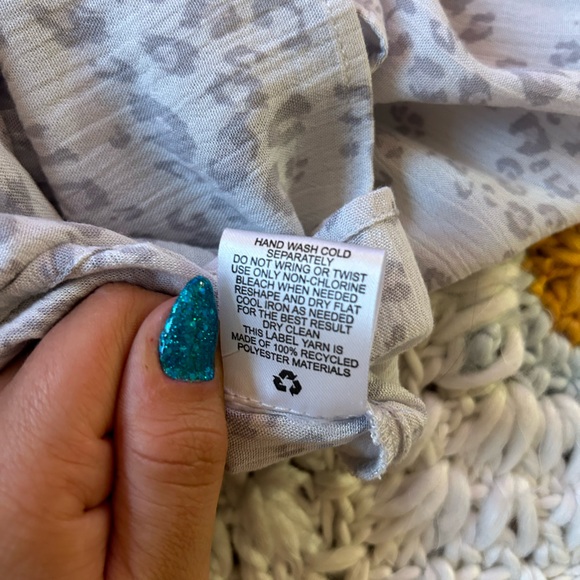 adorable cheetah print top ! 🩵 - Picture 5 of 5